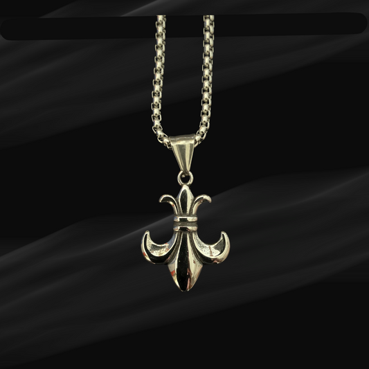 Fleur-de-Lis Pendant with Chain – Timeless & Stylish